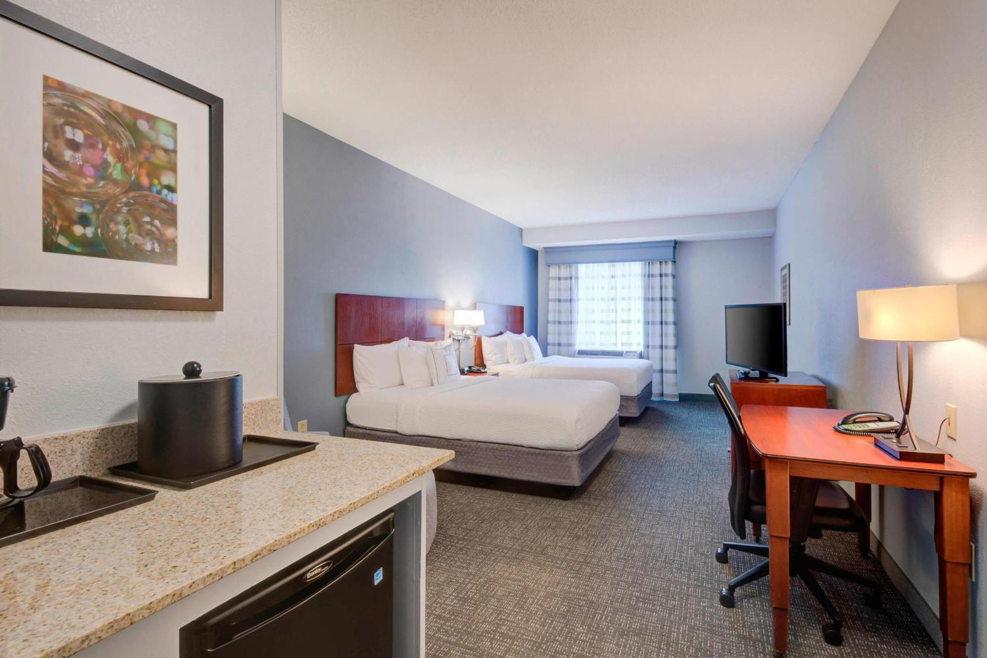 Courtyard Raleigh Crabtree Valley Bagian luar foto