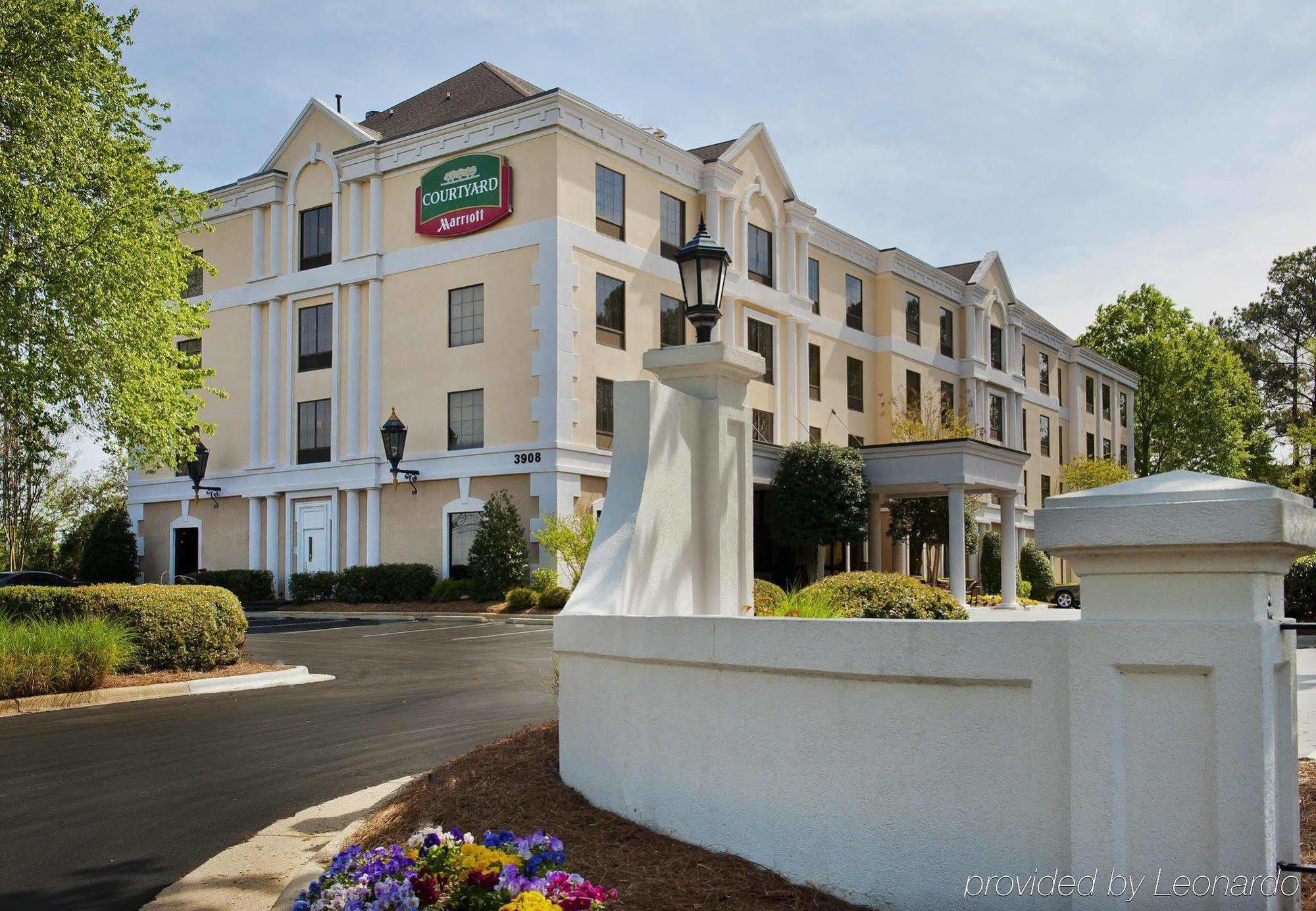 Courtyard Raleigh Crabtree Valley Bagian luar foto