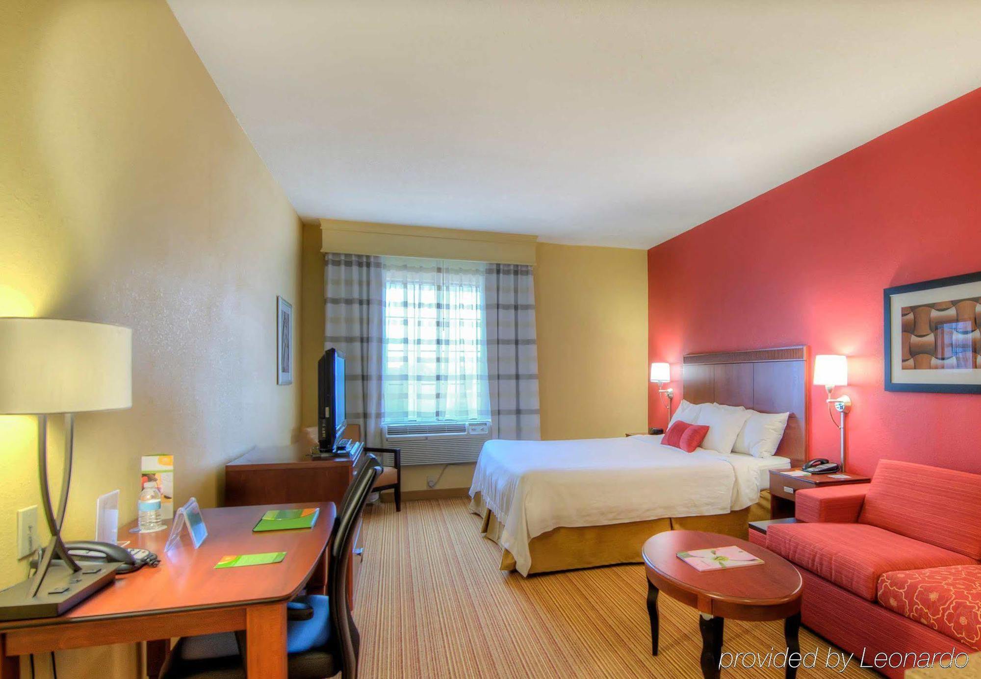 Courtyard Raleigh Crabtree Valley Bagian luar foto