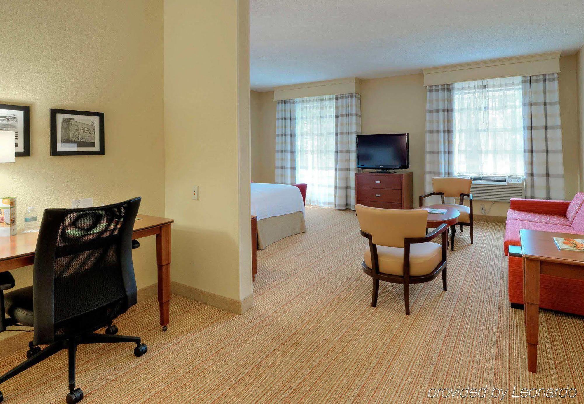 Courtyard Raleigh Crabtree Valley Bagian luar foto